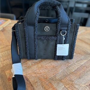 Lululemon Boxy Mini Tote Bag 4.5L Black Textured Tote